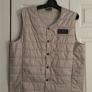 Emporio Armani packable quilted vest. Beige. Size XL.